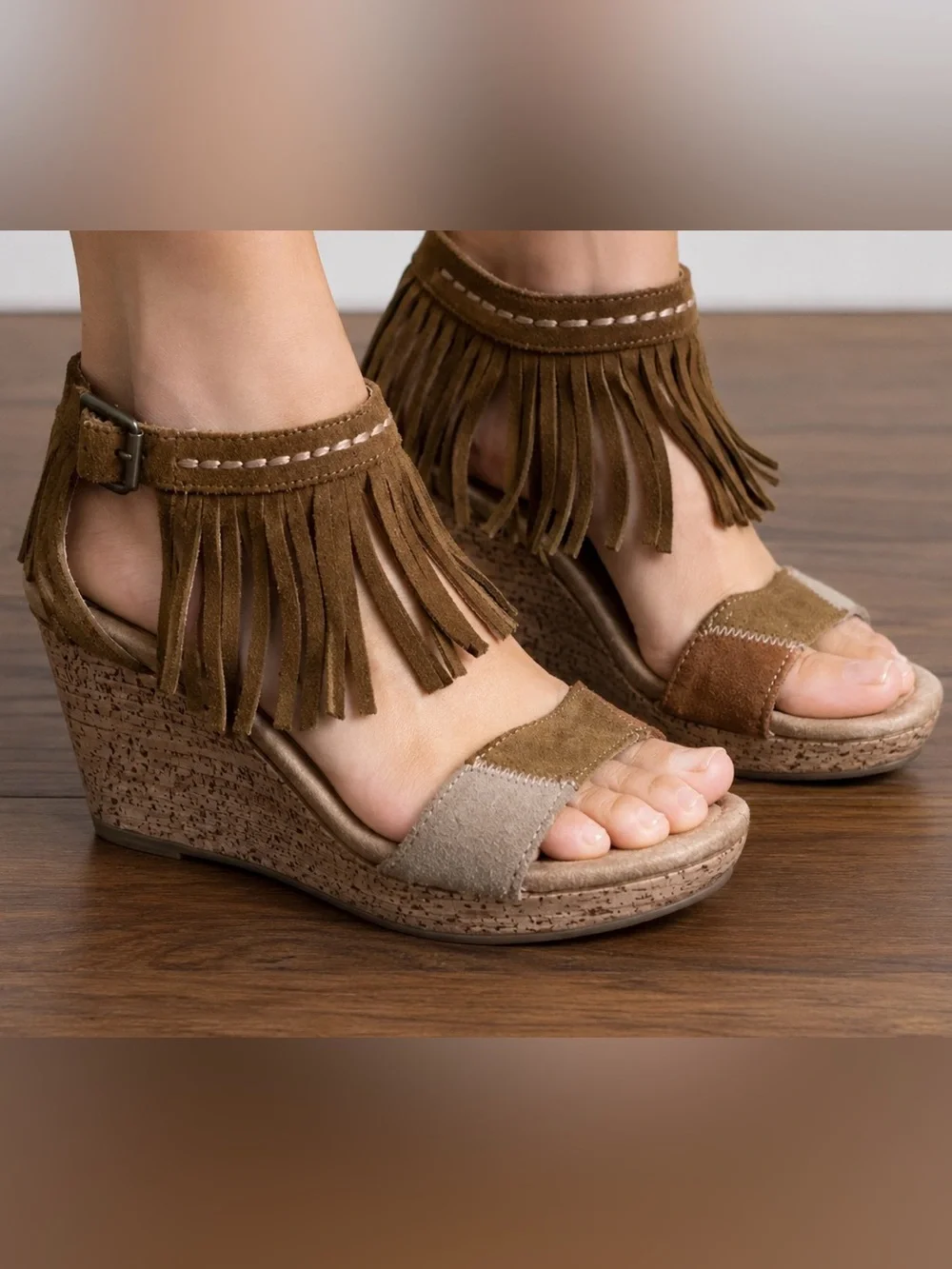 Minnetonka Sz 6 Sandals Brown Suede Leather Fringe Wedge Boho Hippie